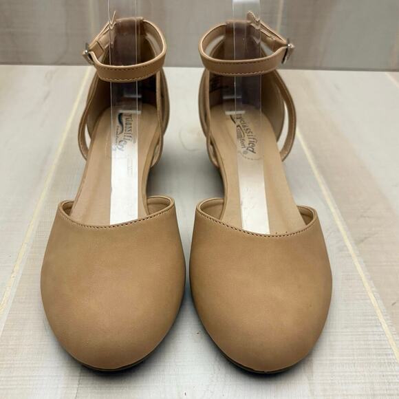 City Classified Nude Ankle Strap Closed Toe Block Heel Pumps Women’s Size 8.5 - Picture 3 of 11